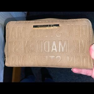 Steve Madden wristlet
